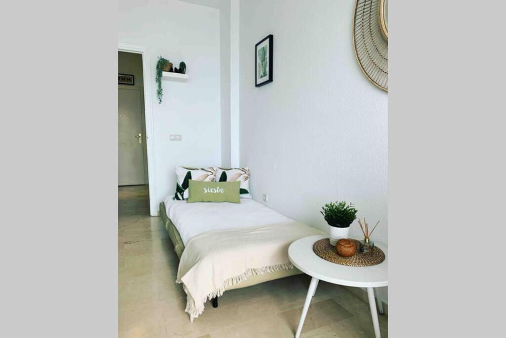 Amazing Frontline Sea Views Studio Apartment Castillo Del Vigia توريمولينوس المظهر الخارجي الصورة