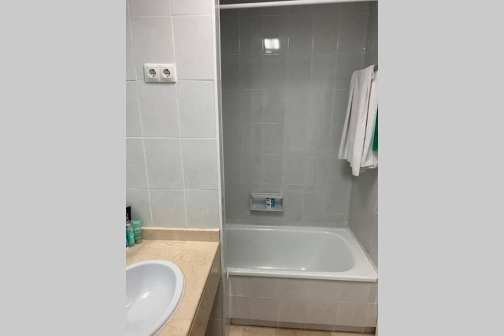Amazing Frontline Sea Views Studio Apartment Castillo Del Vigia توريمولينوس المظهر الخارجي الصورة