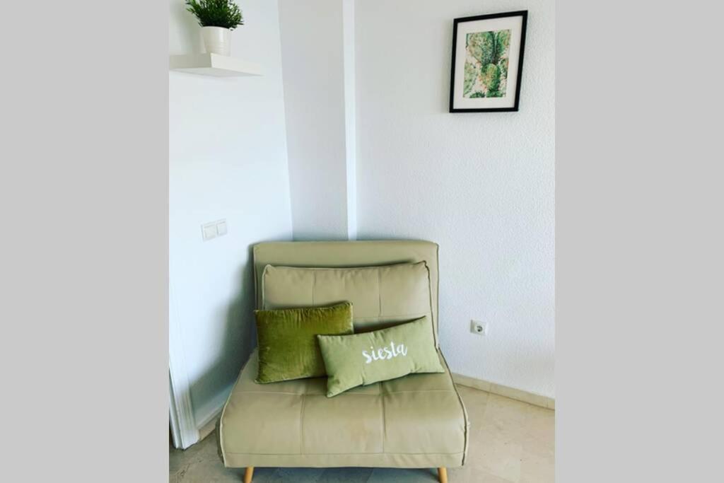 Amazing Frontline Sea Views Studio Apartment Castillo Del Vigia توريمولينوس المظهر الخارجي الصورة