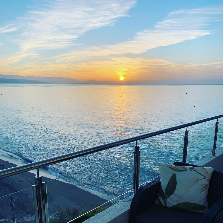 Amazing Frontline Sea Views Studio Apartment Castillo Del Vigia توريمولينوس المظهر الخارجي الصورة