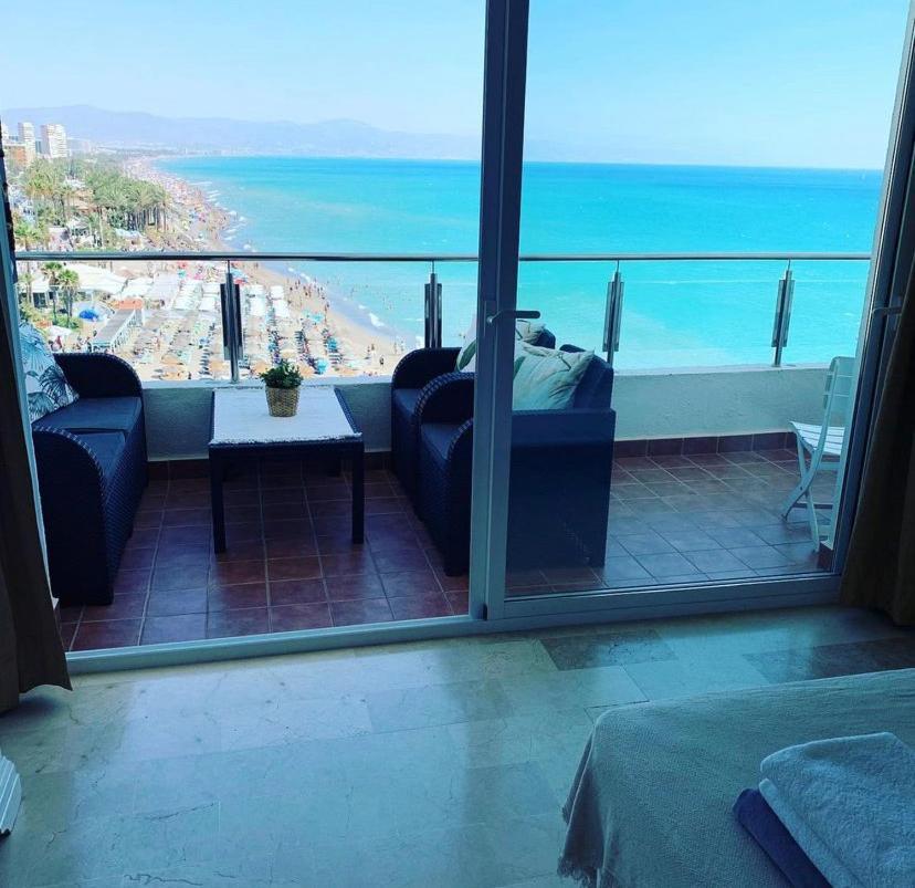Amazing Frontline Sea Views Studio Apartment Castillo Del Vigia توريمولينوس المظهر الخارجي الصورة