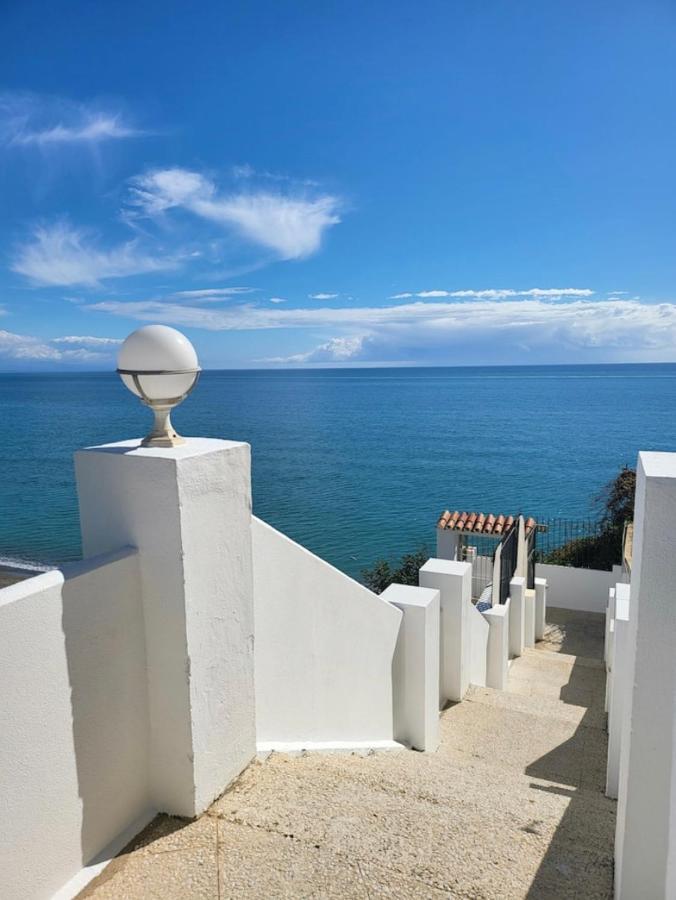 Amazing Frontline Sea Views Studio Apartment Castillo Del Vigia توريمولينوس المظهر الخارجي الصورة
